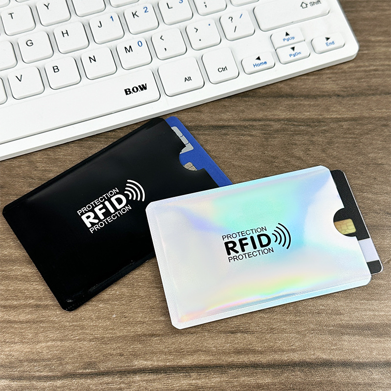 أغلفة بطاقات مانعة لتقنية RFID - مراجعة Travel Wallet Slim وسعره