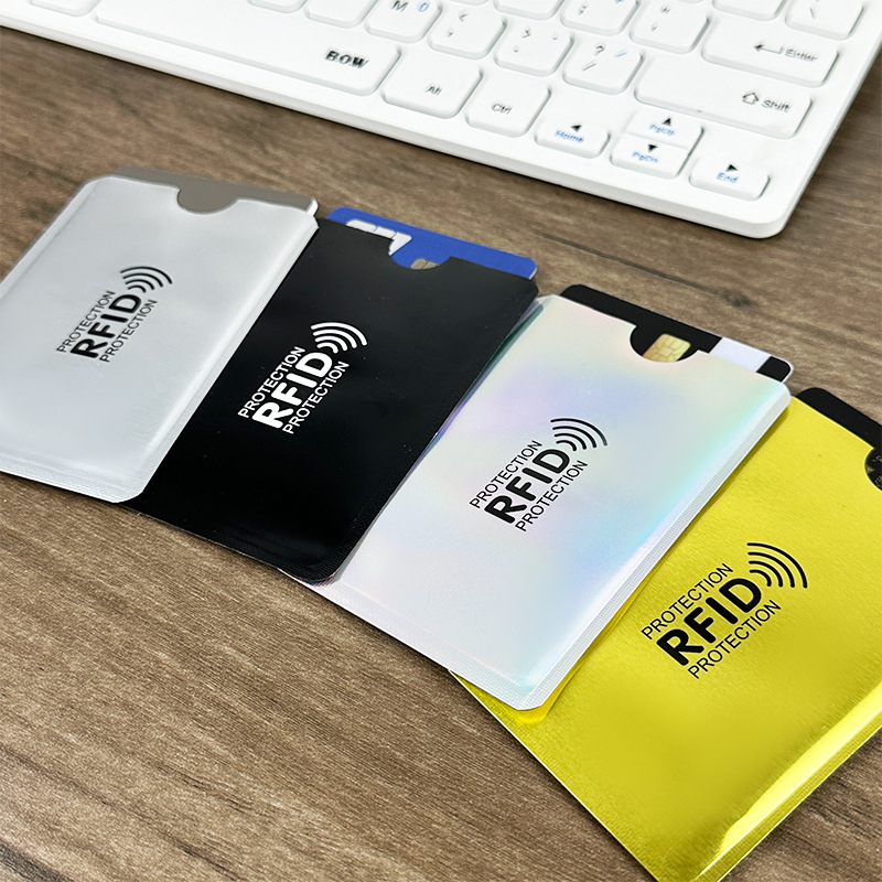 أغلفة بطاقات مانعة لتقنية RFID - مراجعة Travel Wallet Slim وسعره