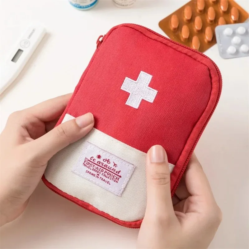المحمولة الإسعافات الأولية أكي - مراجعة First Aid Travel Kit وسعره